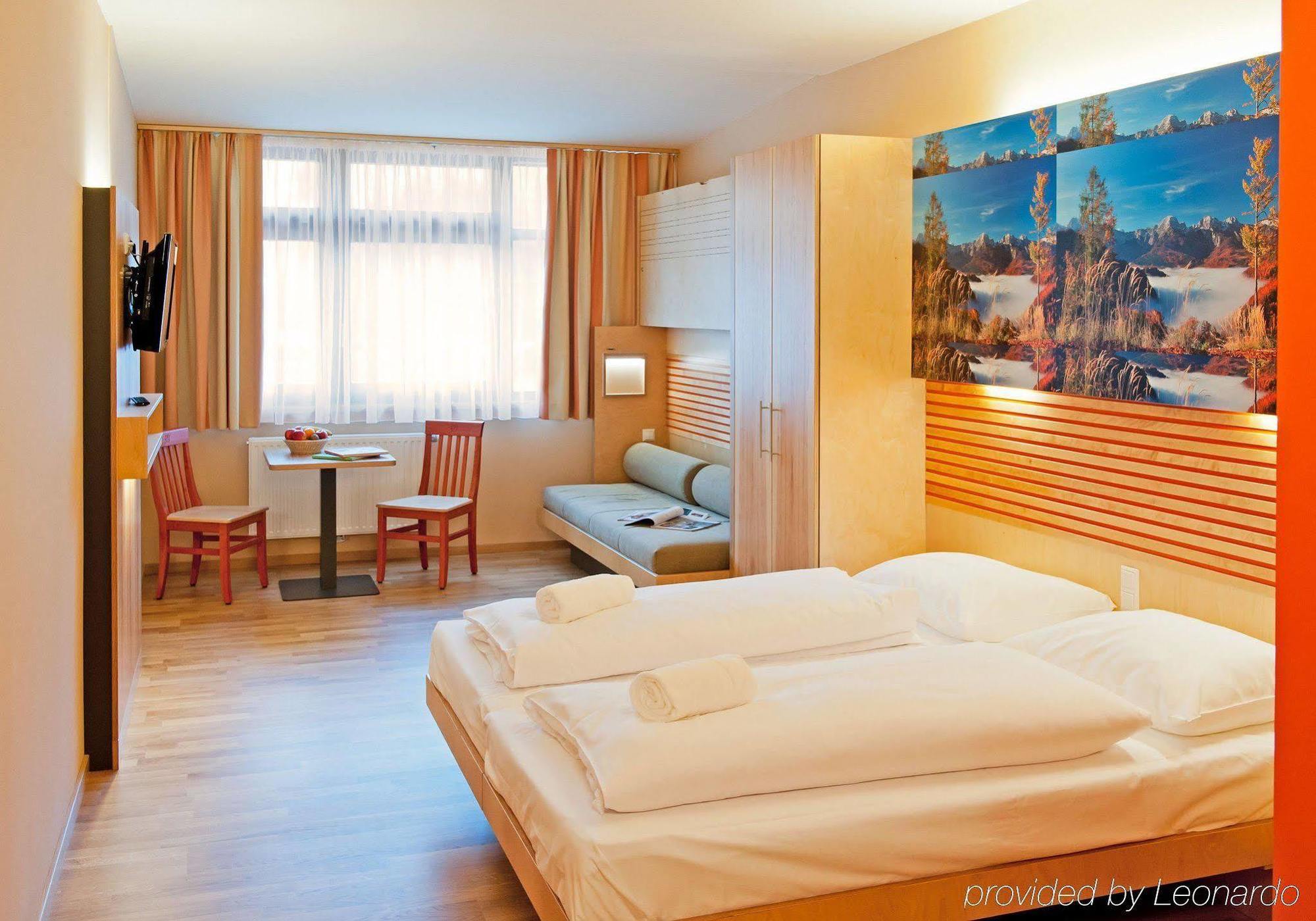 Jufa Hotel 3*